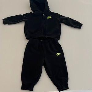 Nike matching set. Zip up hoodie and pants size 6 months